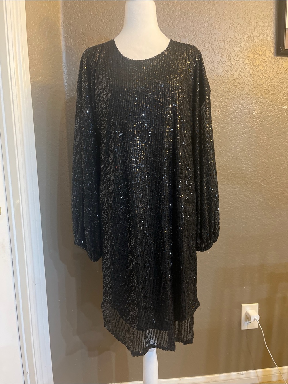 Black Long-Sleeve Sequin Shift Dress - Picture 2 of 7